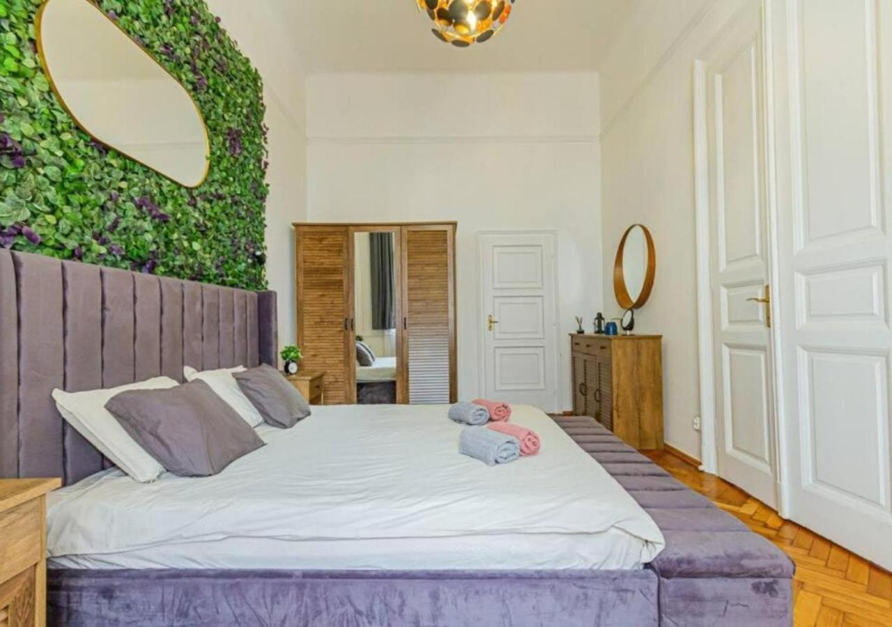 Luxury Apartment By The Famous Vaci Street Budapest Bagian luar foto