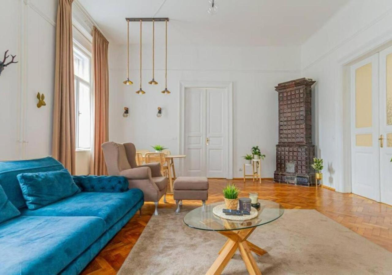Luxury Apartment By The Famous Vaci Street Budapest Bagian luar foto