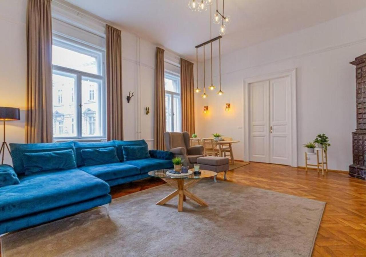 Luxury Apartment By The Famous Vaci Street Budapest Bagian luar foto