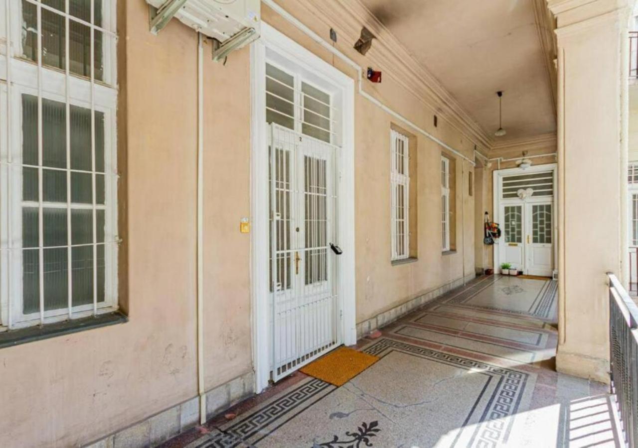 Luxury Apartment By The Famous Vaci Street Budapest Bagian luar foto
