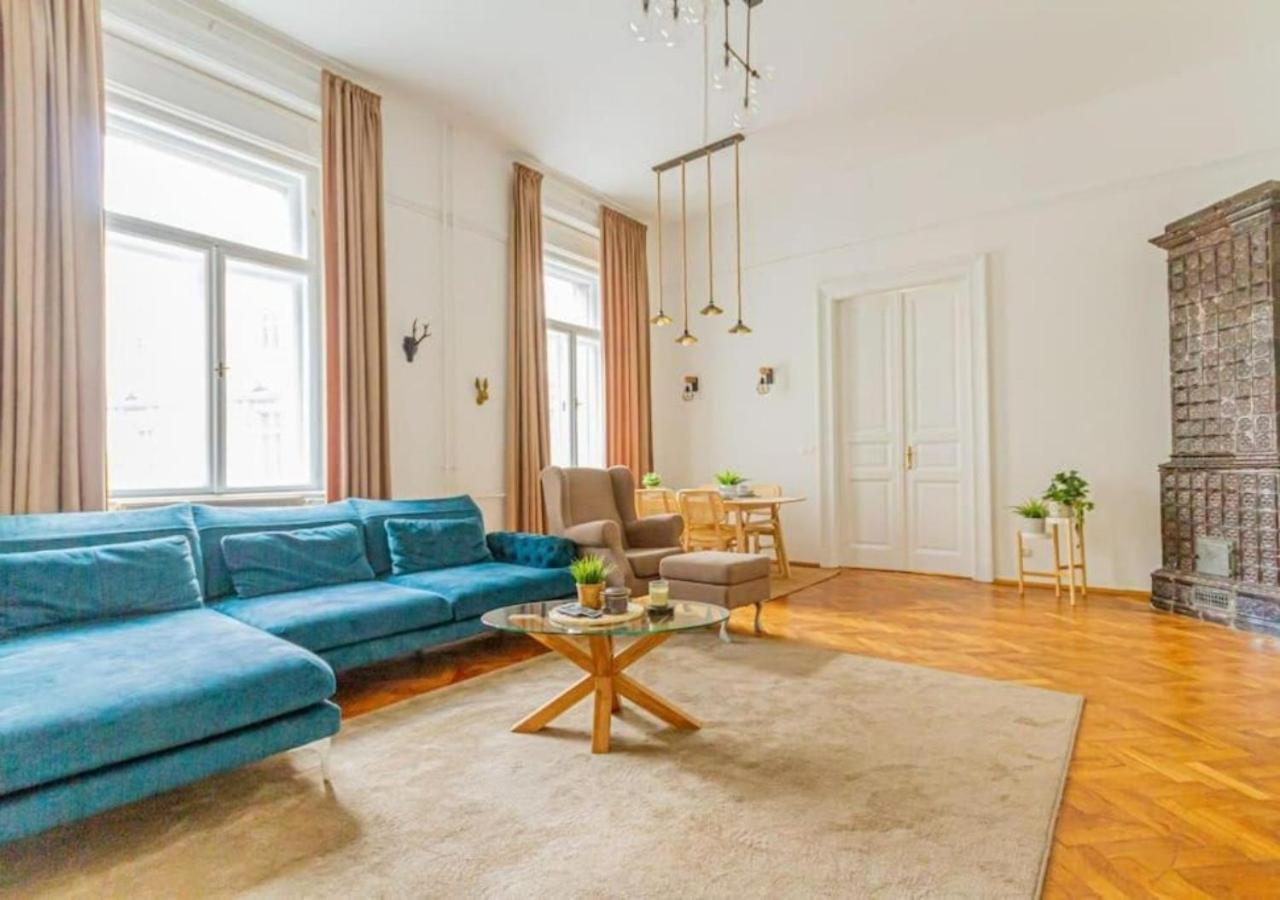 Luxury Apartment By The Famous Vaci Street Budapest Bagian luar foto