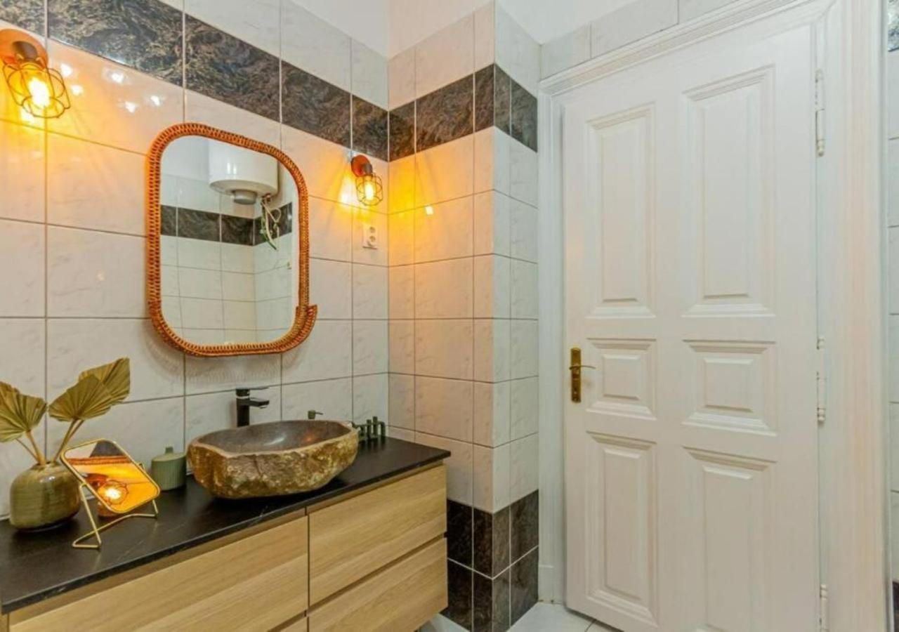 Luxury Apartment By The Famous Vaci Street Budapest Bagian luar foto