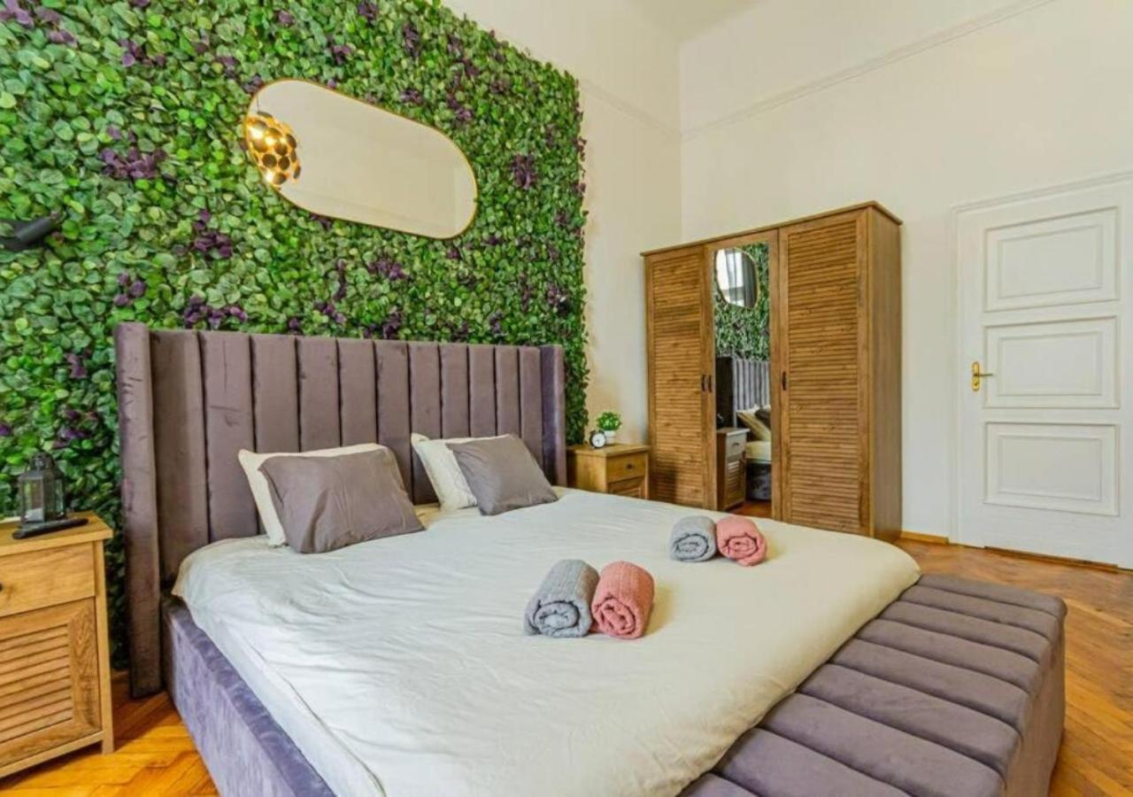 Luxury Apartment By The Famous Vaci Street Budapest Bagian luar foto